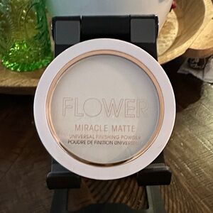 Miracle Matte Universal Finishing Powder - White